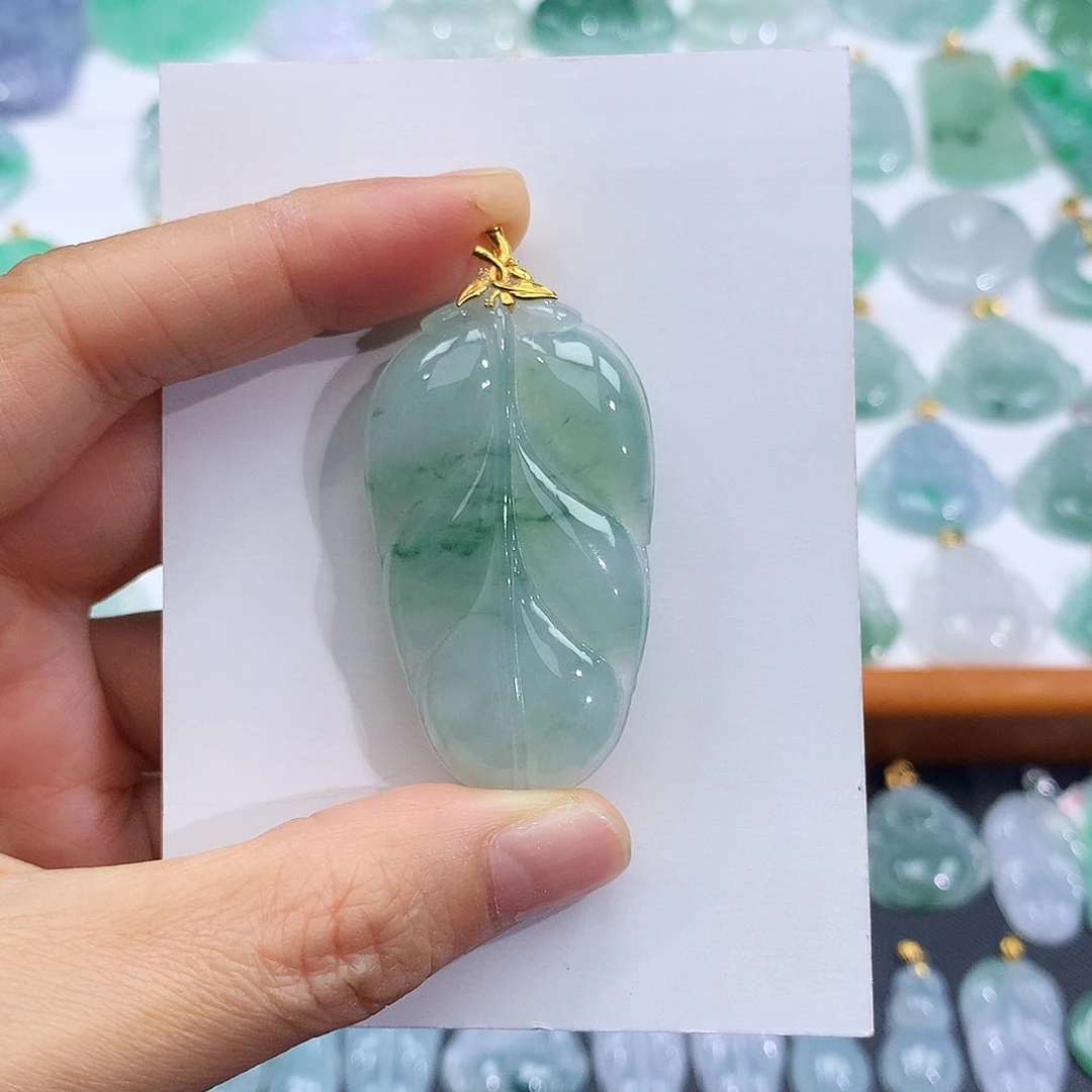 翡翠18K金镶嵌颈饰翡翠吊坠