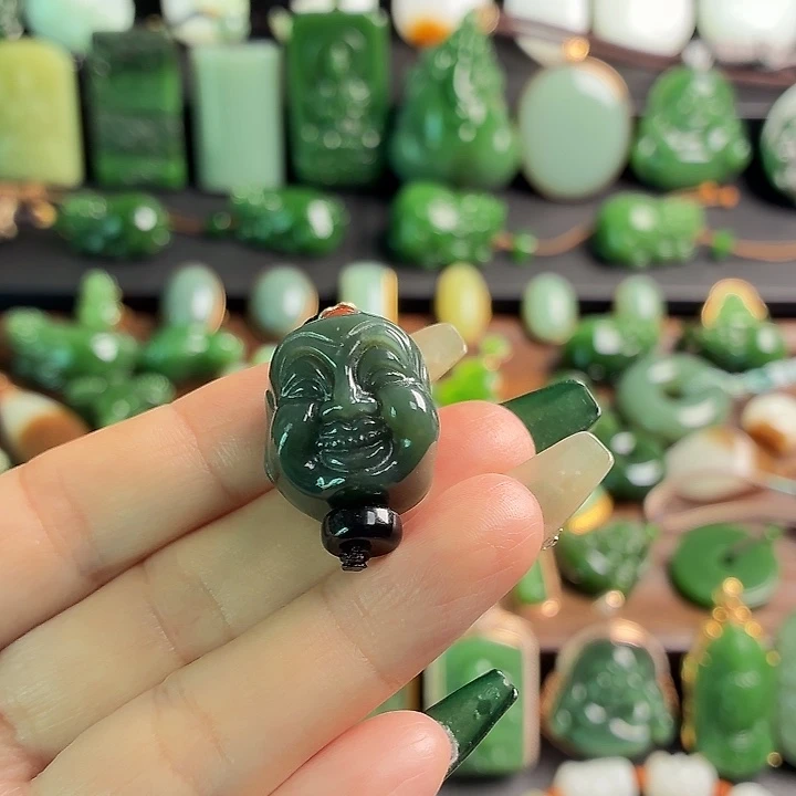 我***姐和田玉未镶嵌挂件