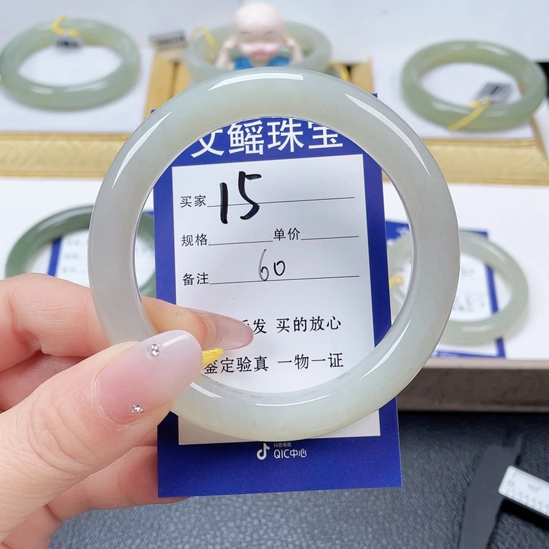 未镶嵌手镯和田玉陌*人