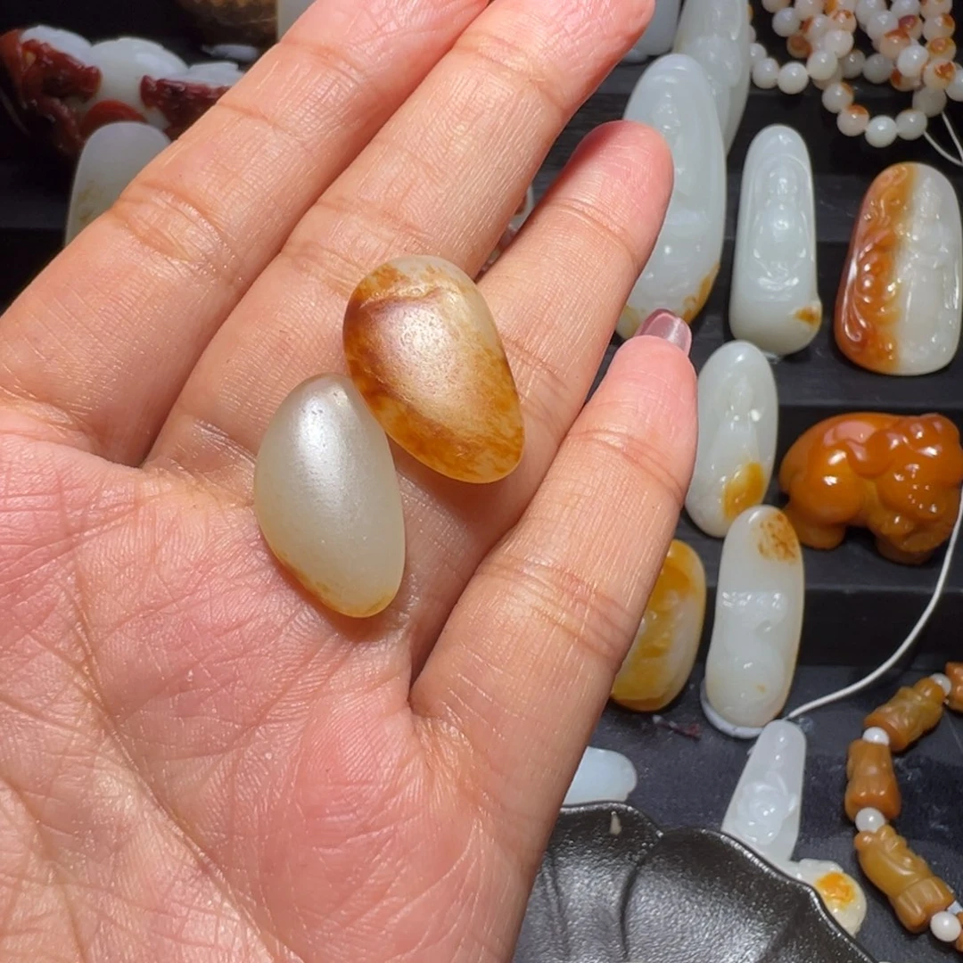 和田玉挂件未镶嵌钱***?