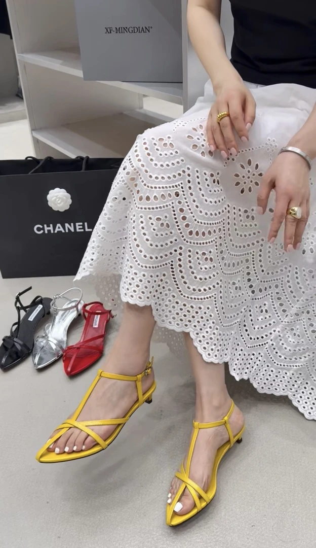 欧洲站欧货中跟尖头花卉罗马鞋时装凉鞋时尚露趾时装高跟鞋女士