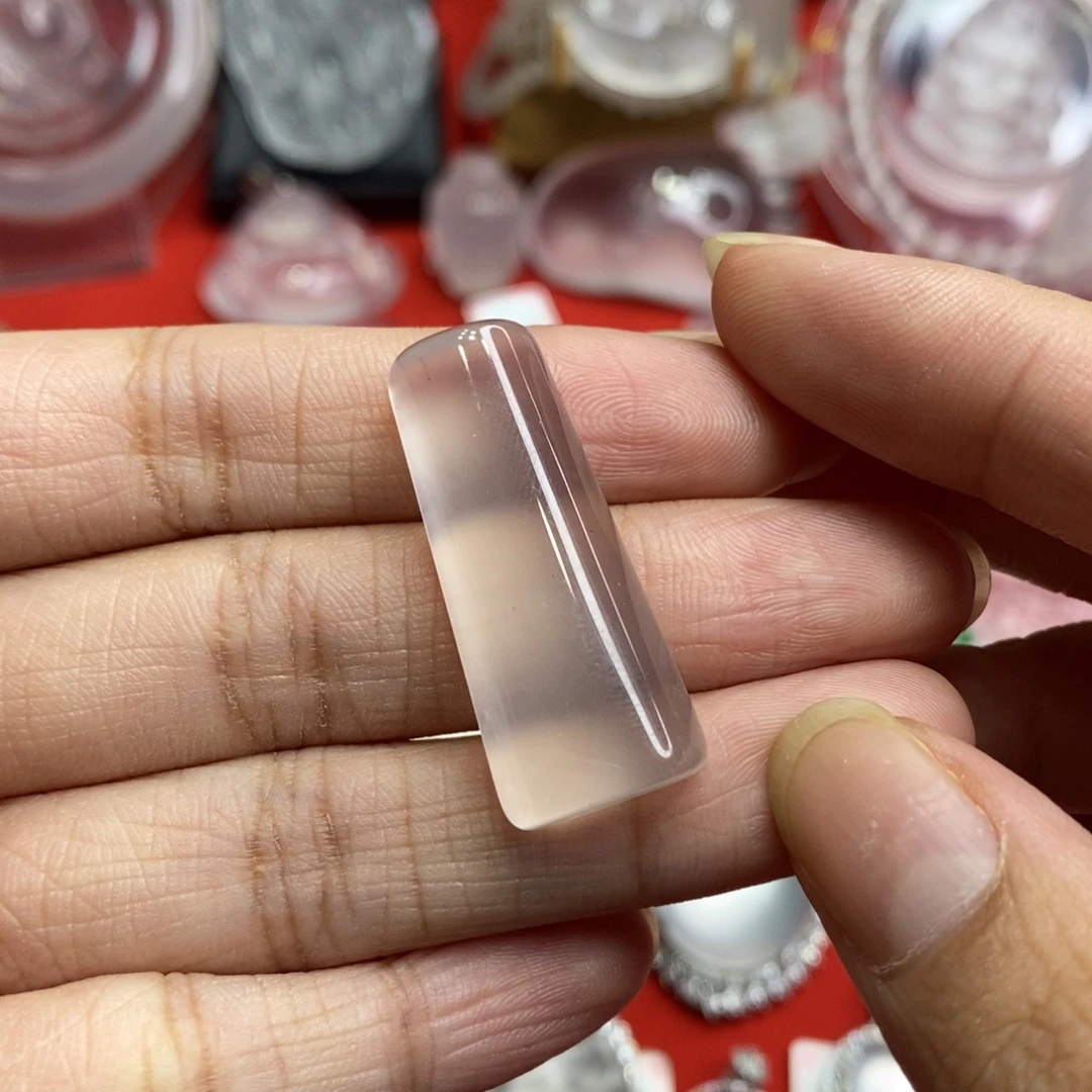 颈饰未镶嵌石英质玉