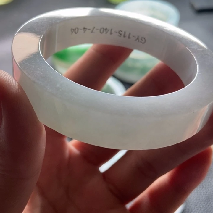 定制翡翠未镶嵌翡翠手镯翡翠