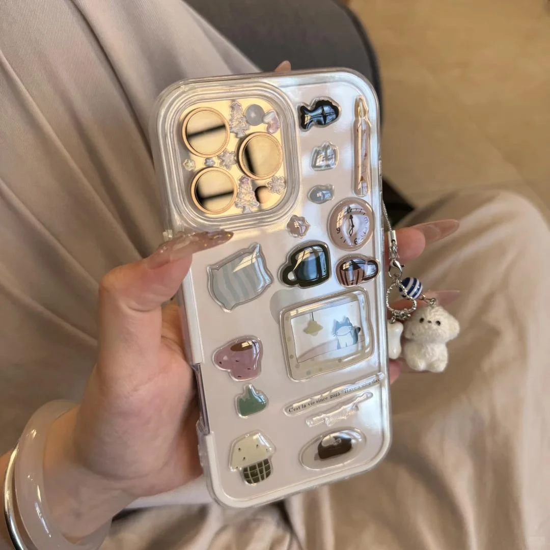 可爱DIY电视小猫贴纸适用iPhone16手机壳15promax挂件14/13套11女
