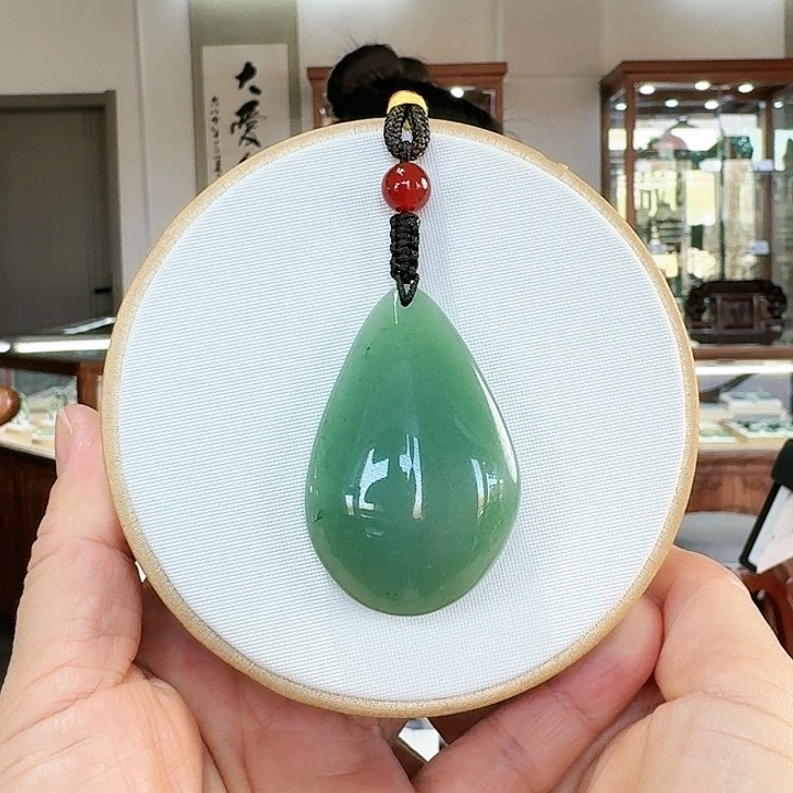 密玉（石英质玉）吊坠合金