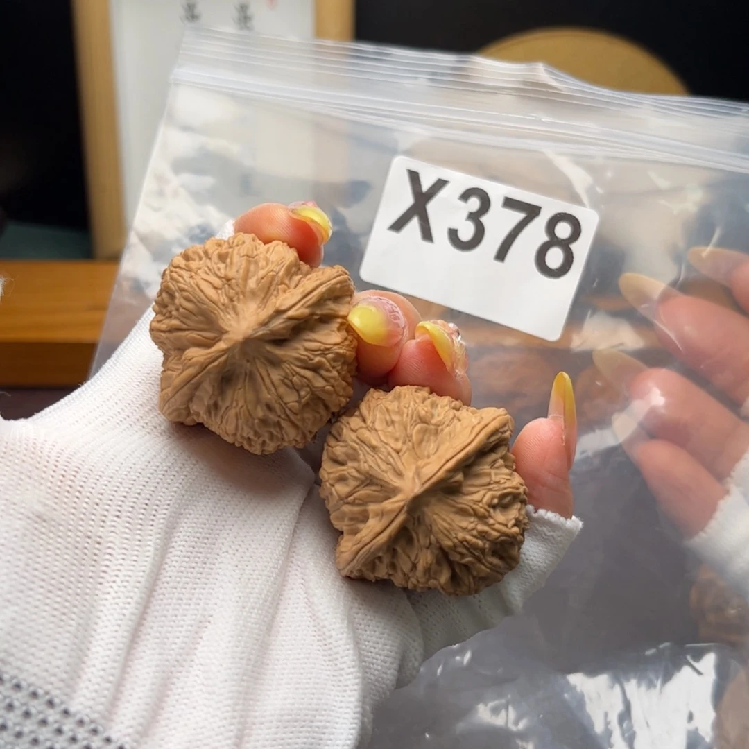 桃核把件40左右鸭蛋虎头x378