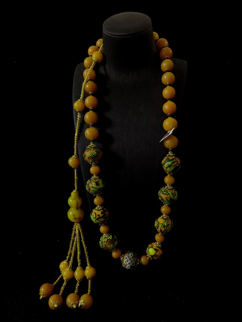 11205袈裟黄中长款琉璃项链