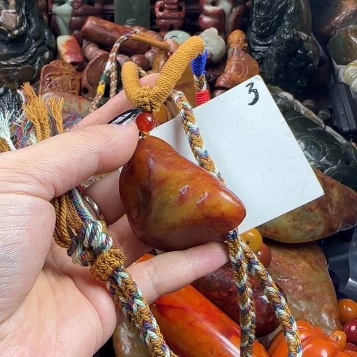 未镶嵌透闪石质玉珠宝奇石