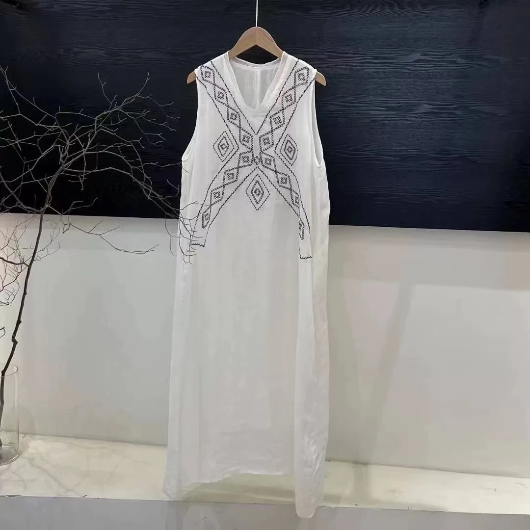 25年新款纯苎麻刺绣花无袖白色连衣裙女宽松V领背心长裙休闲文艺