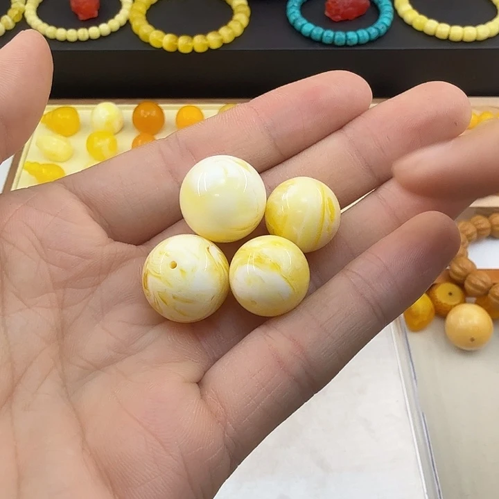 蜜蜡瓷白带腰花四颗