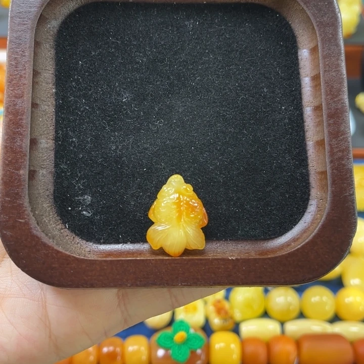 琥珀未镶嵌裸石卡23小金鱼