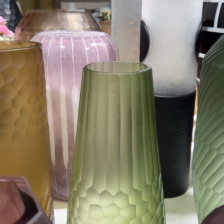 手工艺品琉璃绿色磨刻花瓶花器高28口7