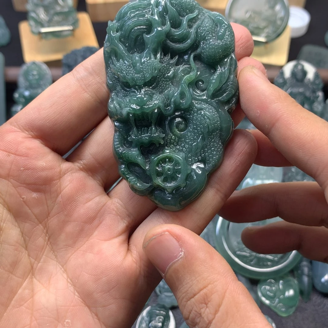 翡翠未镶嵌颈饰翡翠龙牌