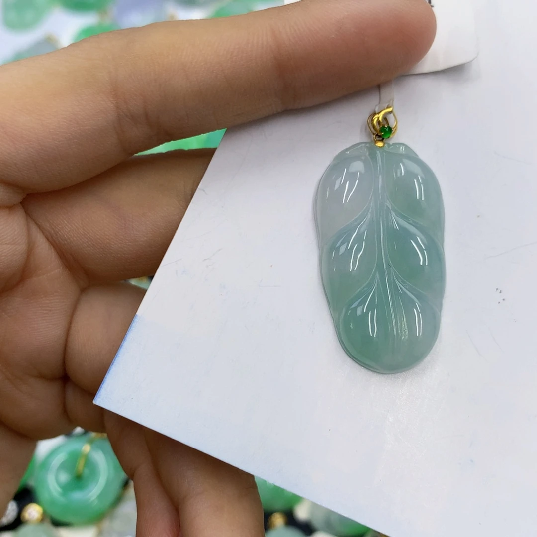 翡翠18K金镶嵌颈饰翡翠