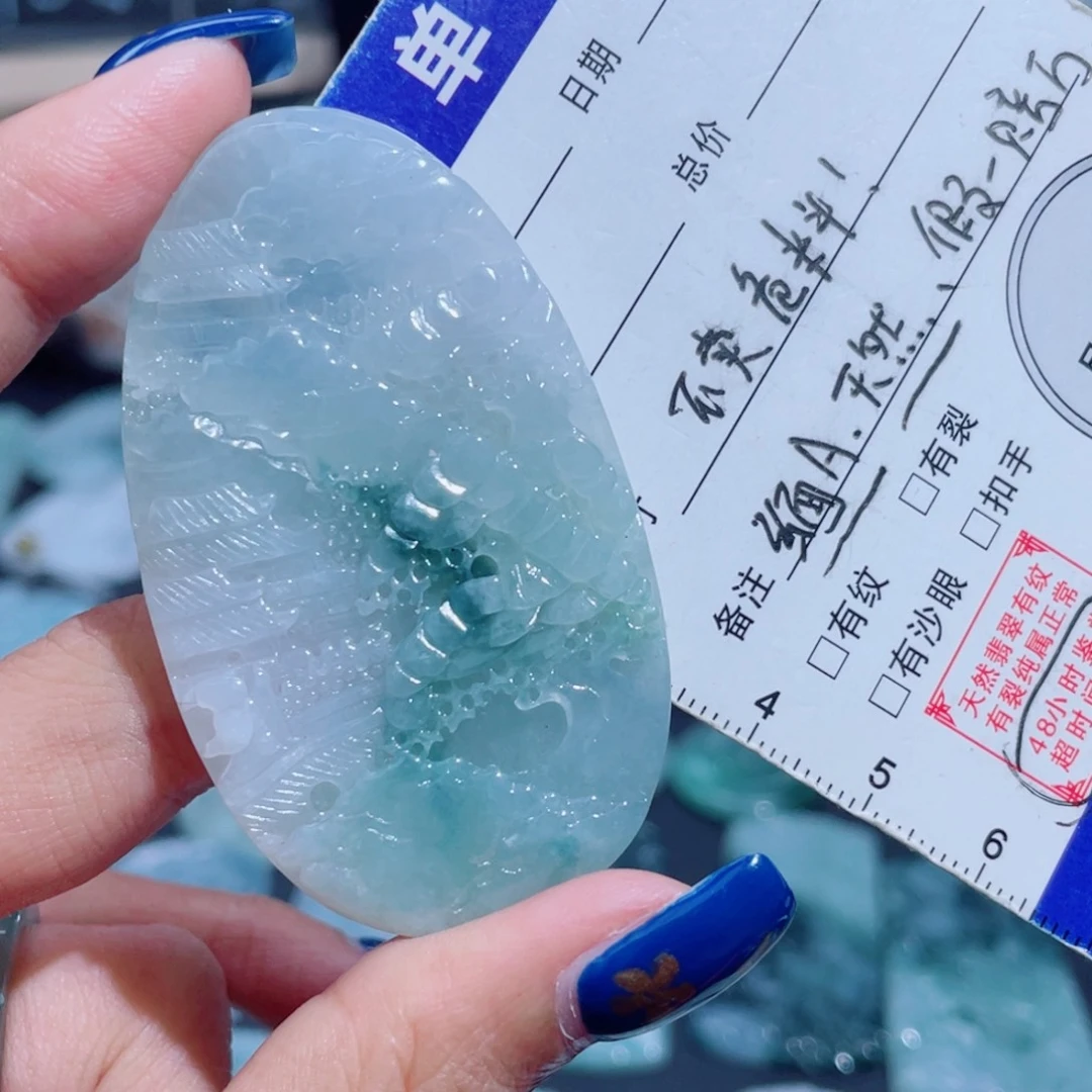 翡翠未镶嵌颈饰山水