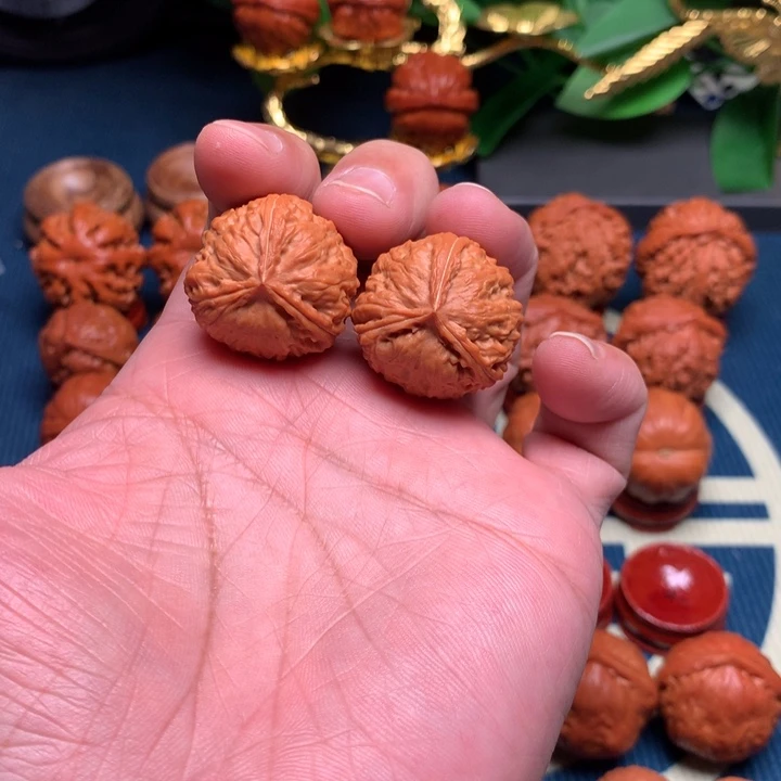 把件桃核野生小手捻三棱