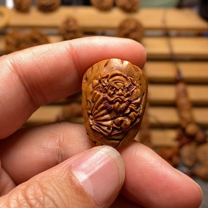 桃核雕刻钟馗三通