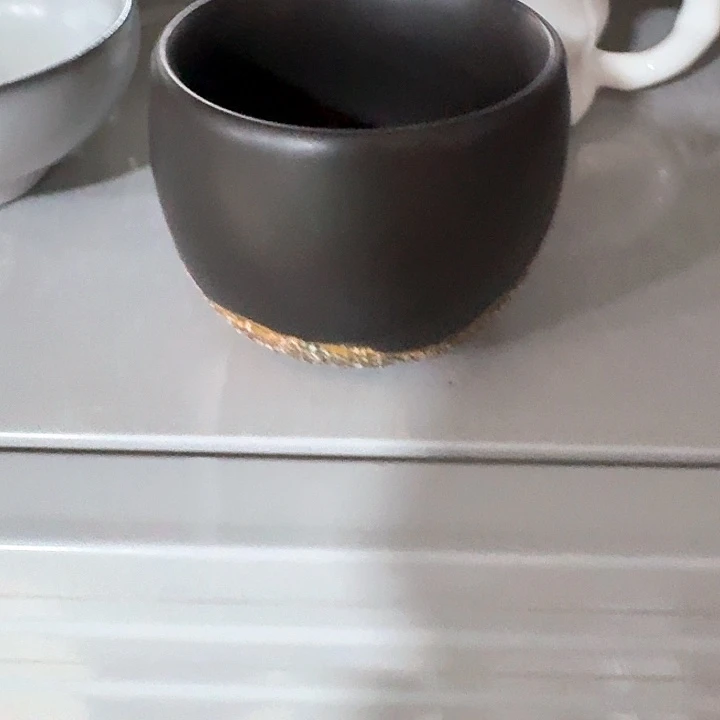 主人杯一个，瓷。。品茗