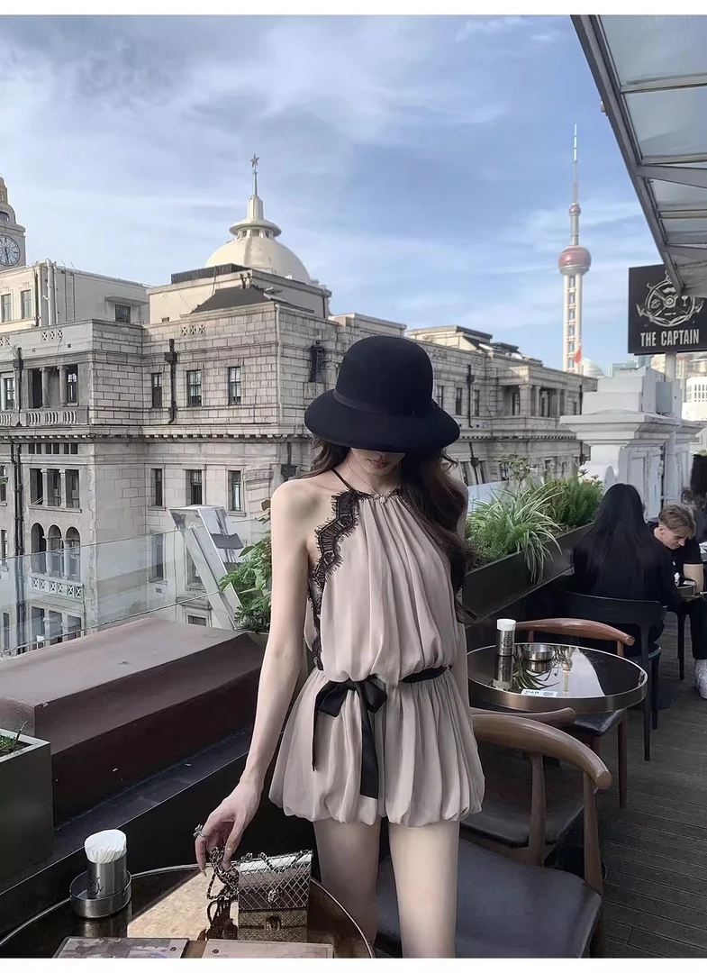 【冷都女】浪漫气质系带挂脖蕾丝拼接收腰花苞短裙连衣裙