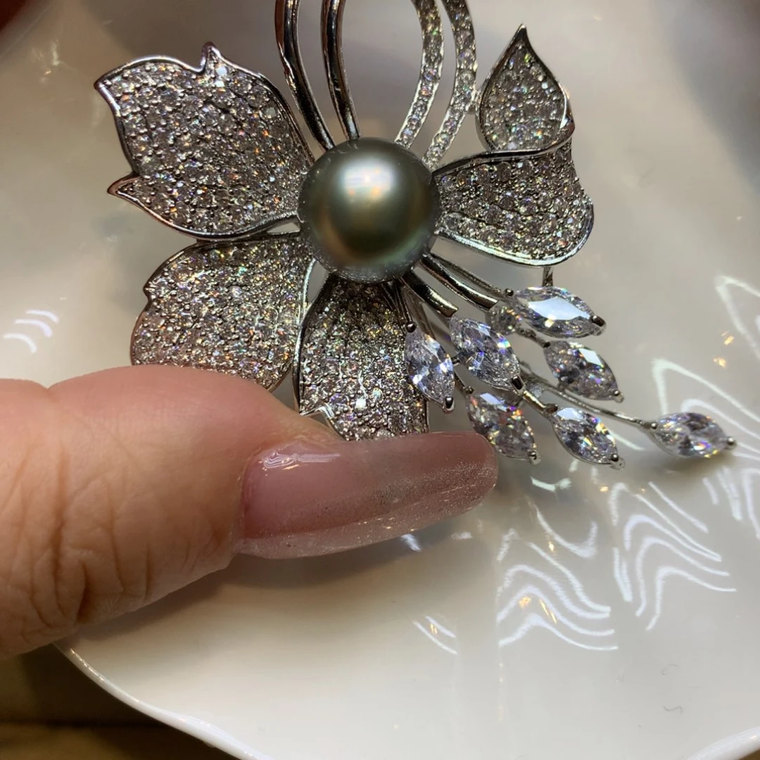 未镶嵌胸饰海水珍珠