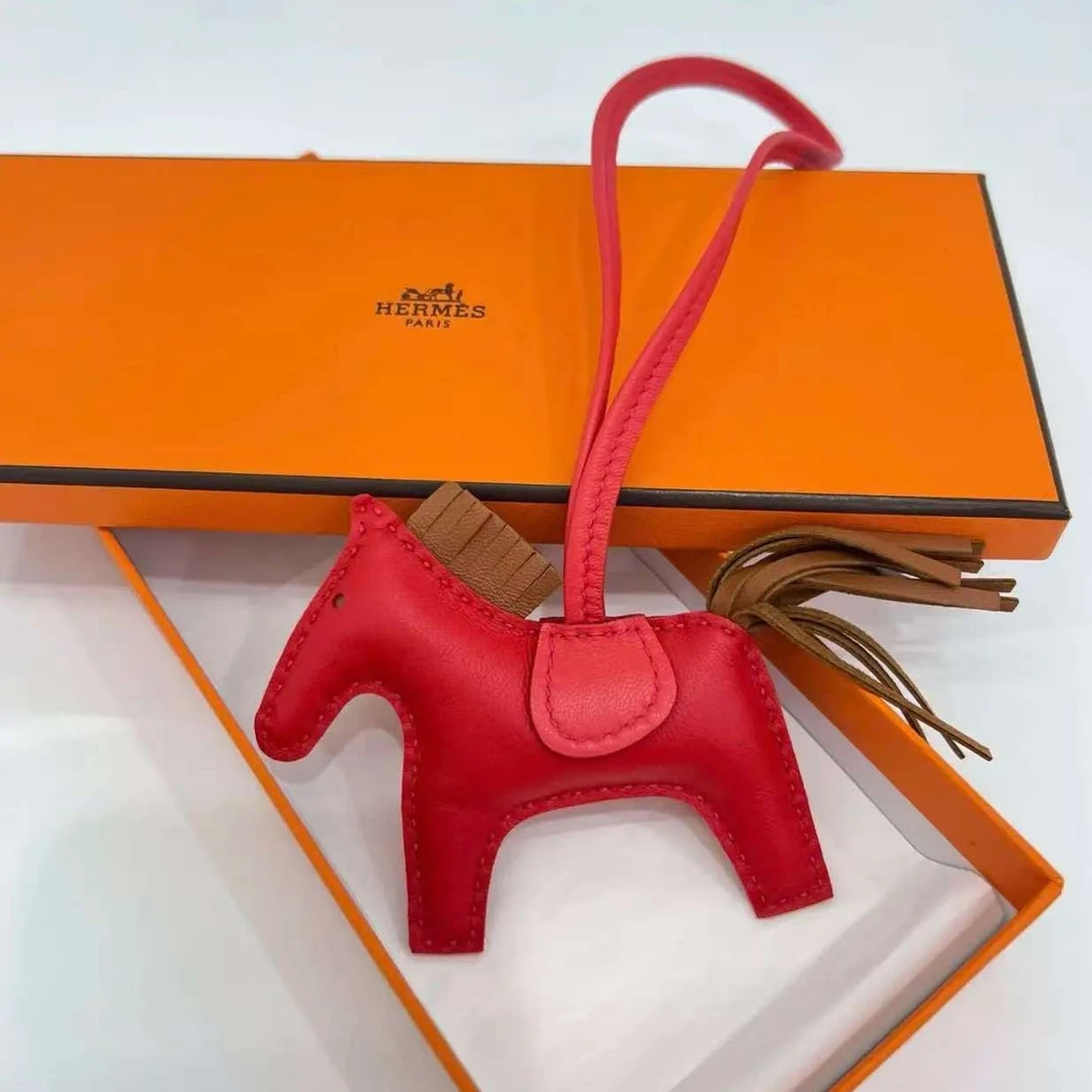 99新 Hermes/爱马仕 红色小飞马挂件/30505309/12期免息/代卖服务