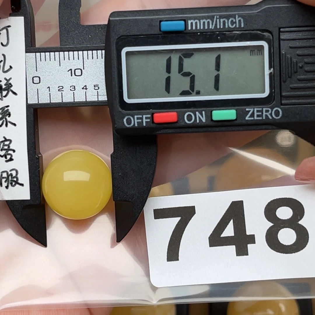 蜜蜡裸石未镶嵌小**奇蜜蜡
