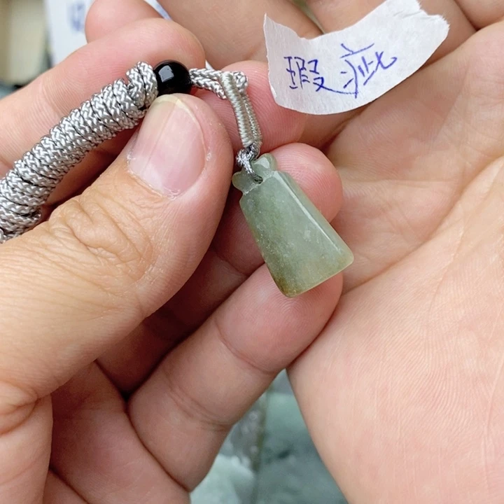 翡翠颈饰未镶嵌好