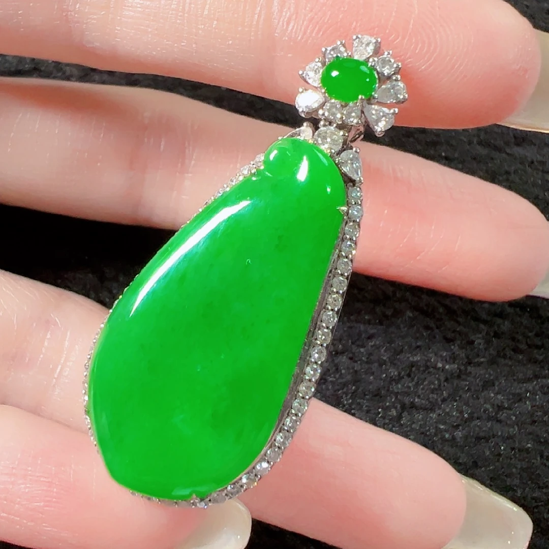 翡翠18K金镶嵌颈饰签收后24小时鉴赏期，过时不退