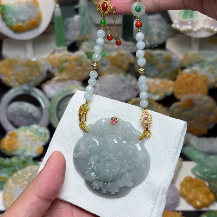翡翠未镶嵌颈饰吊坠