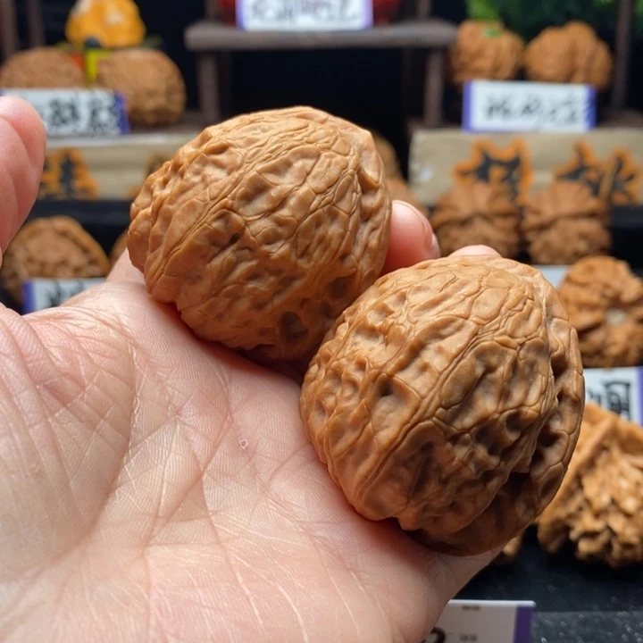 文玩核桃把件那****谁穿山甲