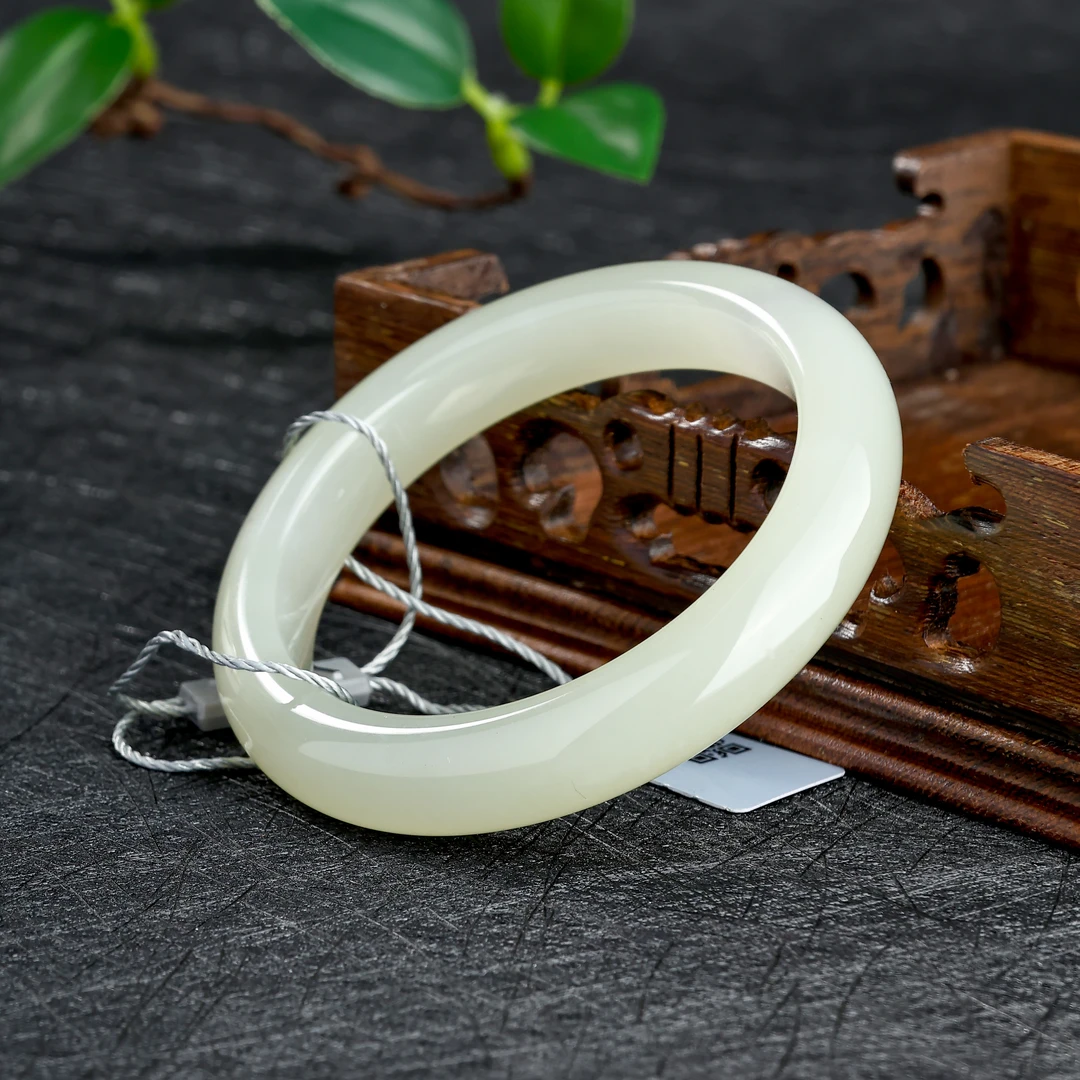 KJ-A29054和田玉手镯时尚玉镯子平安镯百搭精致精美女款