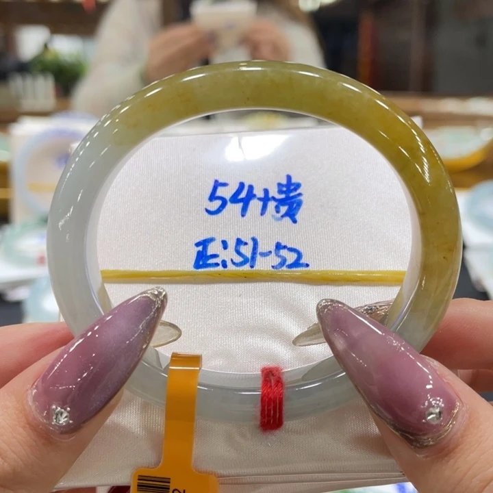 翡翠手镯未镶嵌翡翠