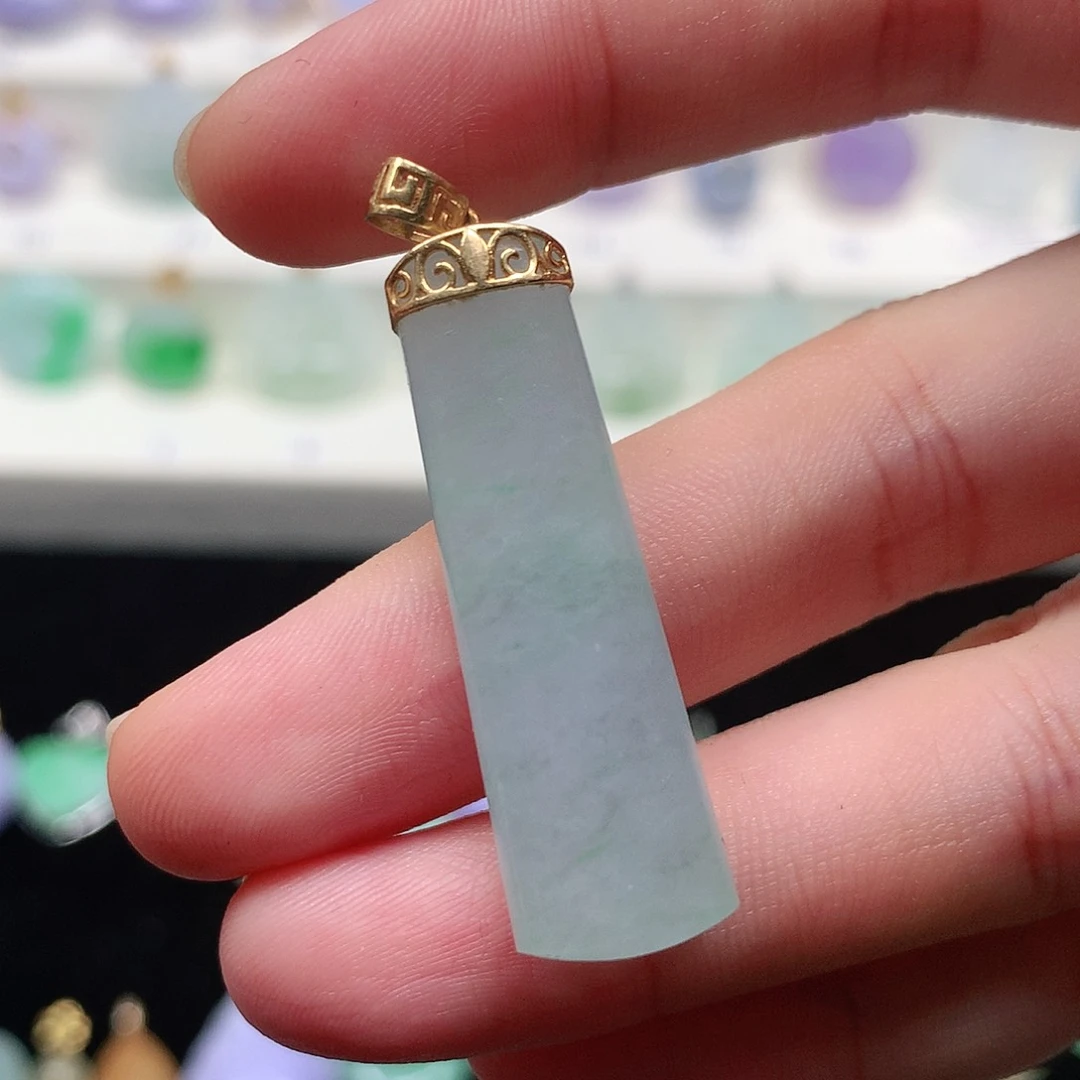 颈饰18K金镶嵌翡翠翡翠吊坠