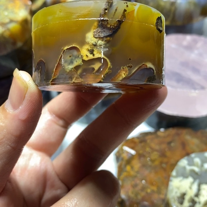 明***华定制玛瑙手把件抛光