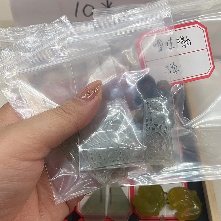 哩***嘞透闪石-蛇纹石玉合金颈饰
