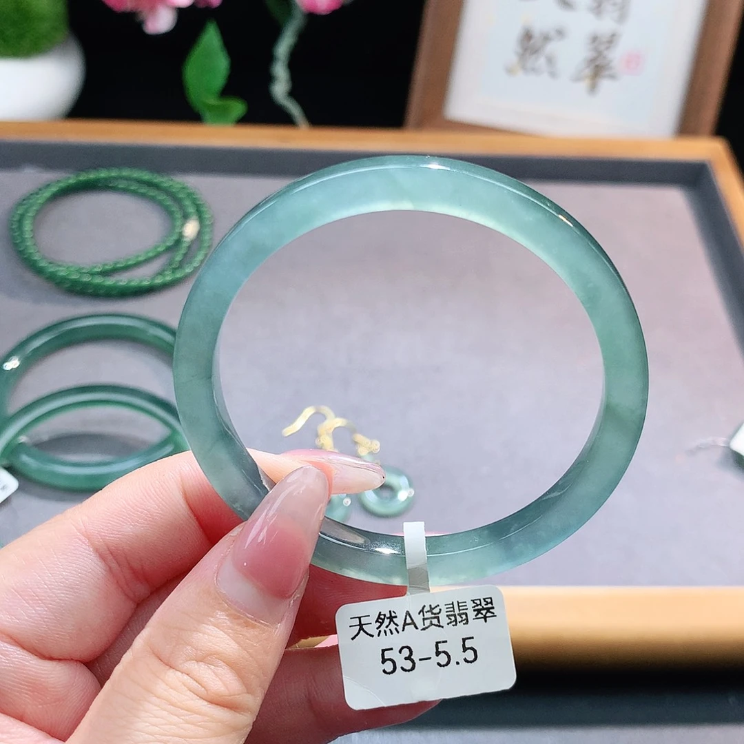 未镶嵌手镯（圆镯）翡翠