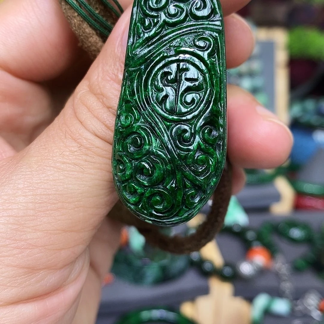 颈饰未镶嵌翡翠萧***9，漂亮美眉