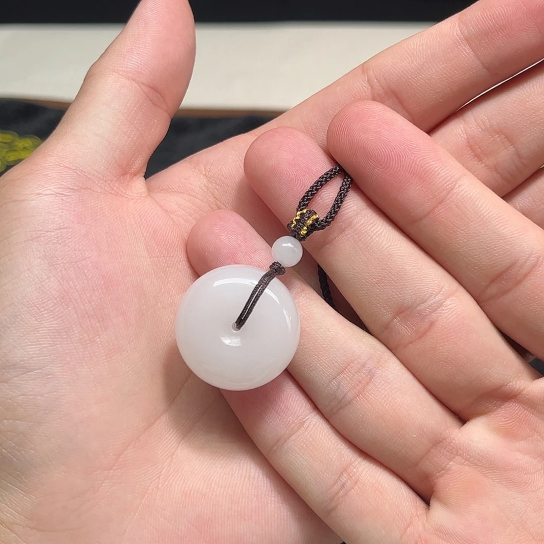 石英质玉未镶嵌颈饰