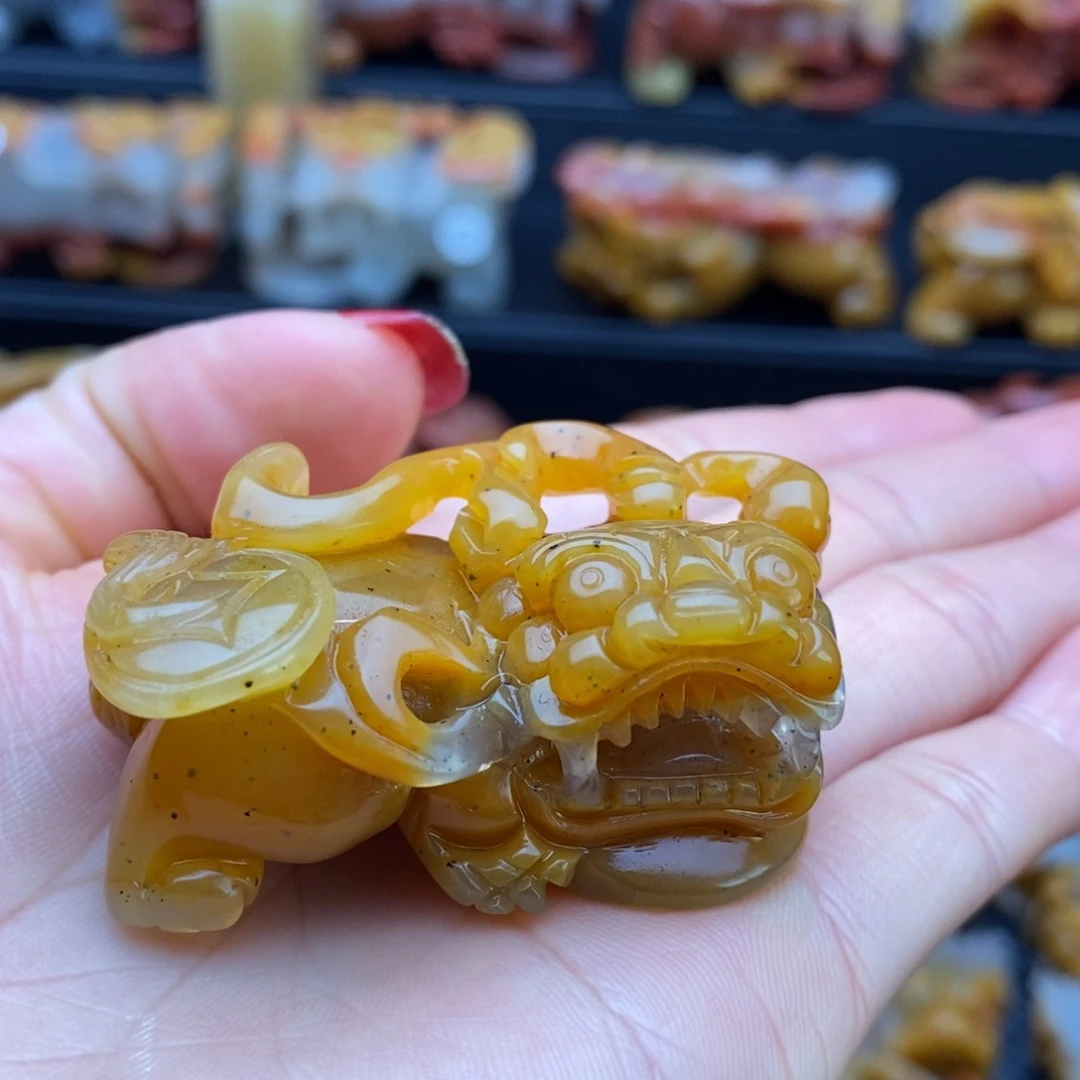 石英质玉（黄龙玉）未镶嵌颈饰