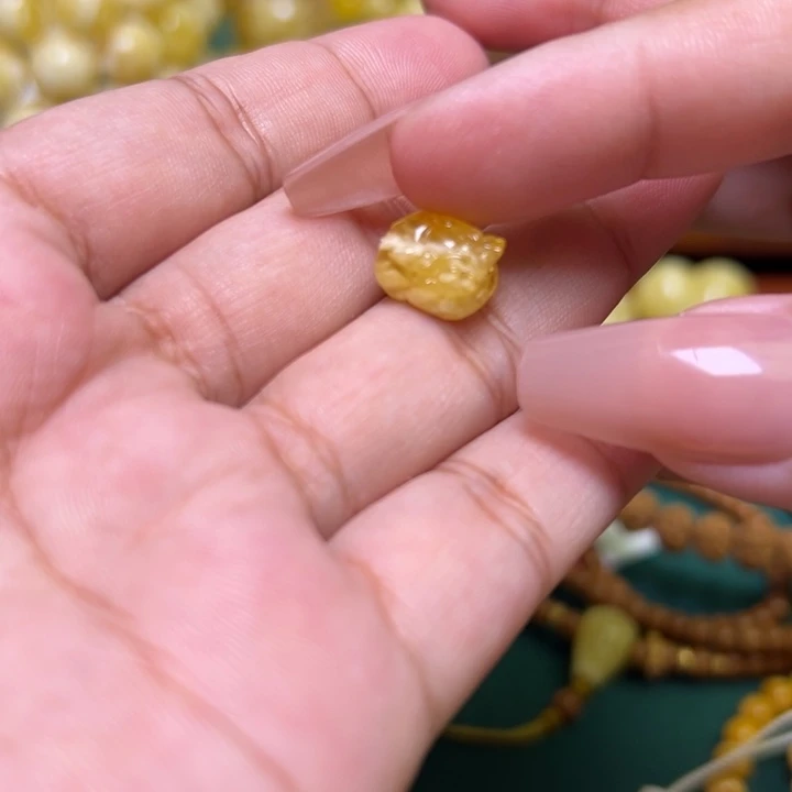 蜜蜡未镶嵌珠宝奇石