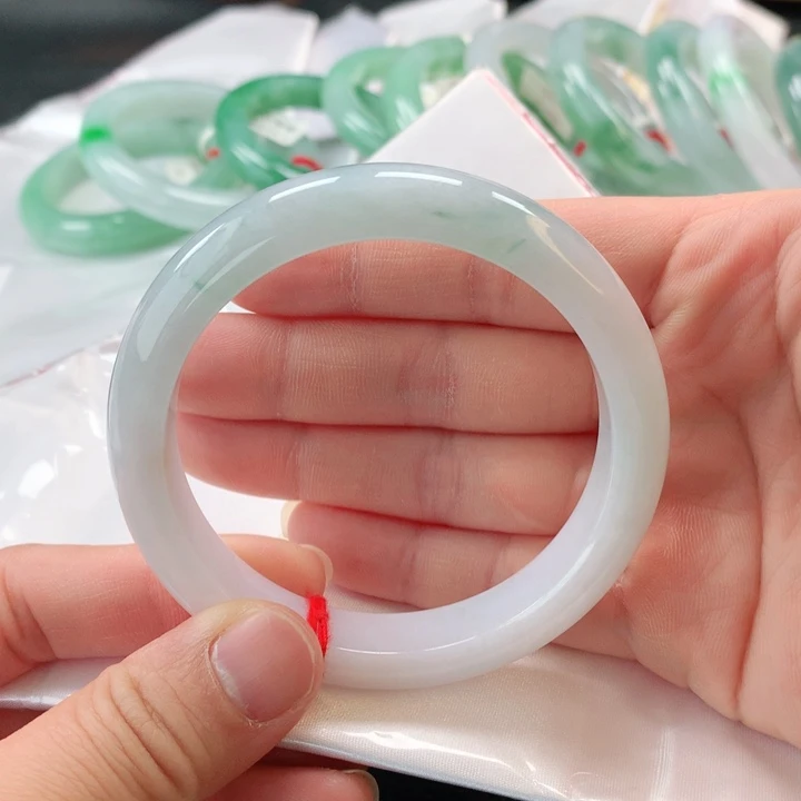 翡翠手镯未镶嵌缅甸A货翡翠手镯