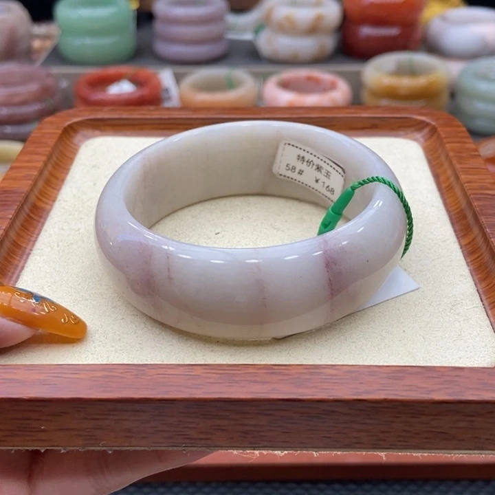 未镶嵌手镯石英质玉