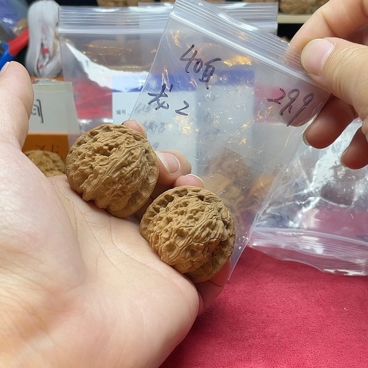 文玩核桃把件龙**剧白狮子