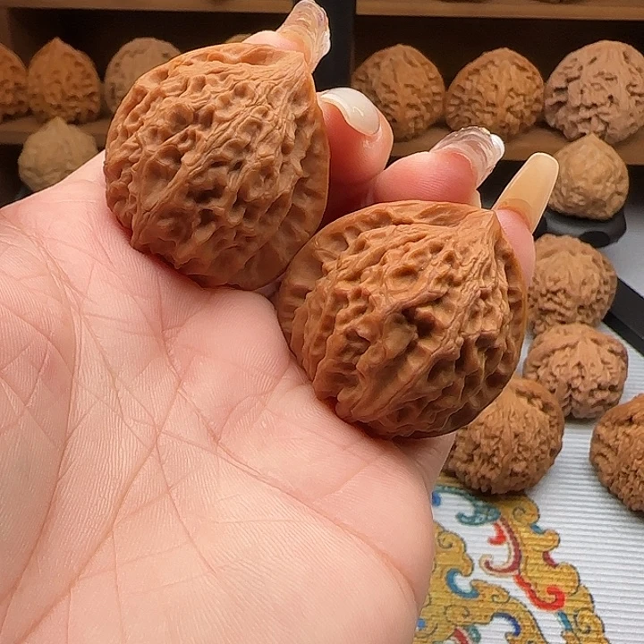 H***y把件文玩核桃三角金牛