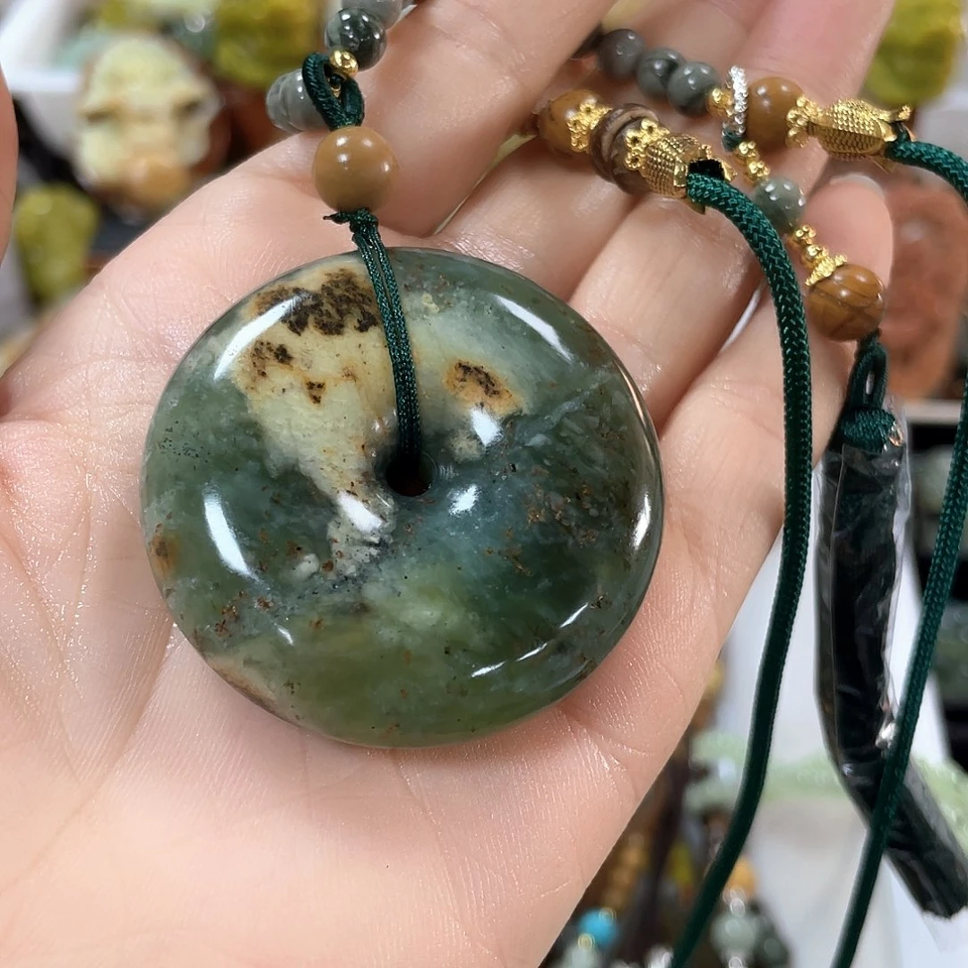 蛇纹石玉颈饰未镶嵌