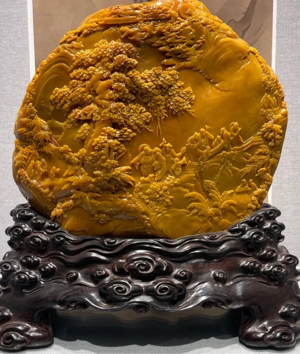 题材福山翠影，钱高潮雕刻.质地细腻，整体饱满。