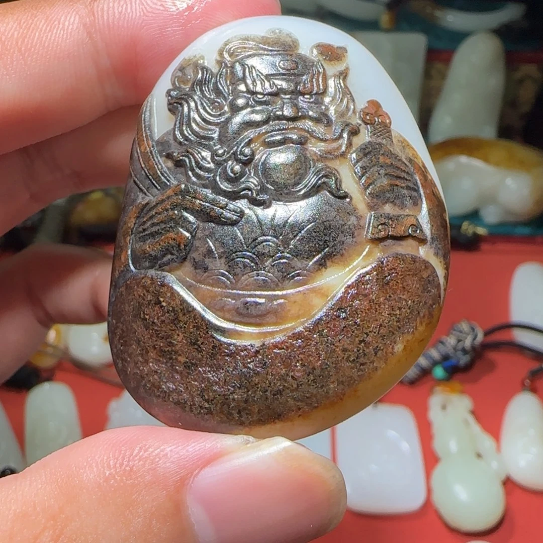 老***子颈饰未镶嵌和田玉