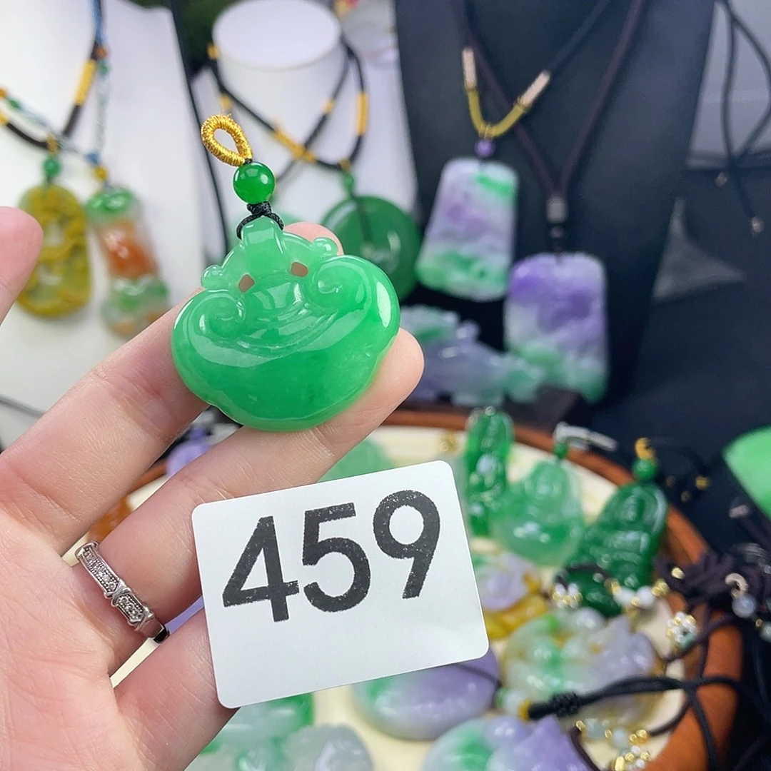 翡翠未镶嵌吊坠(赠链)