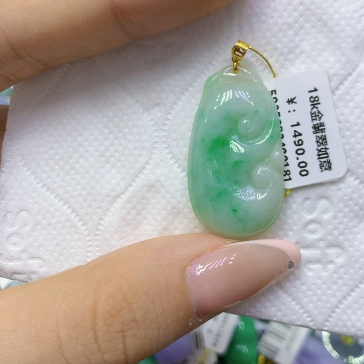 颈饰18K金镶嵌翡翠