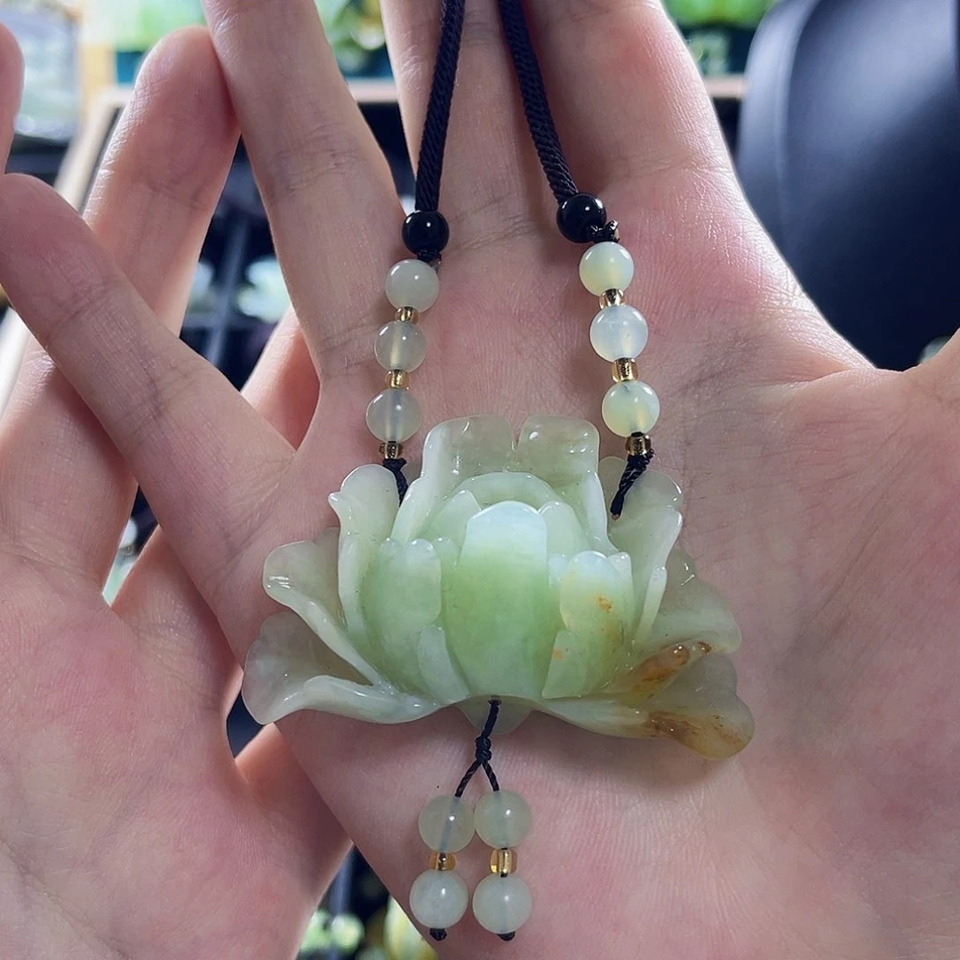 蛇纹石玉颈饰合金沉****疲